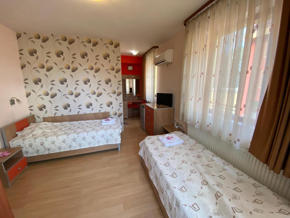 Family Hotel Kavrakovi Pavel Banya Exterior photo